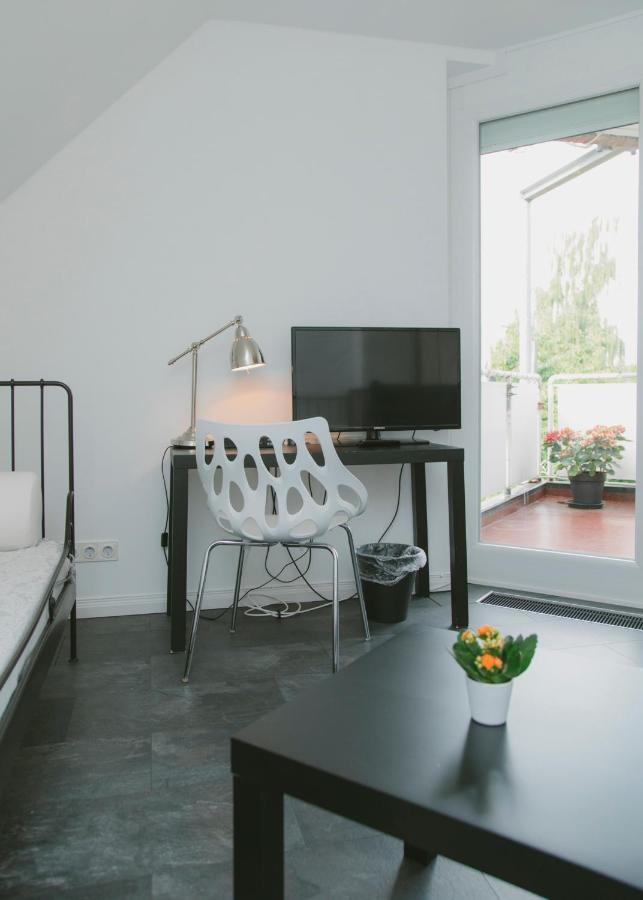 Gaestehaus Vigliarolo Gewerblich Jedes Zimmer Eigenes Bad Gemeinschaftskueche Elmshorn Buitenkant foto