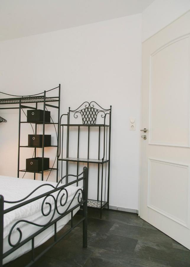 Gaestehaus Vigliarolo Gewerblich Jedes Zimmer Eigenes Bad Gemeinschaftskueche Elmshorn Buitenkant foto