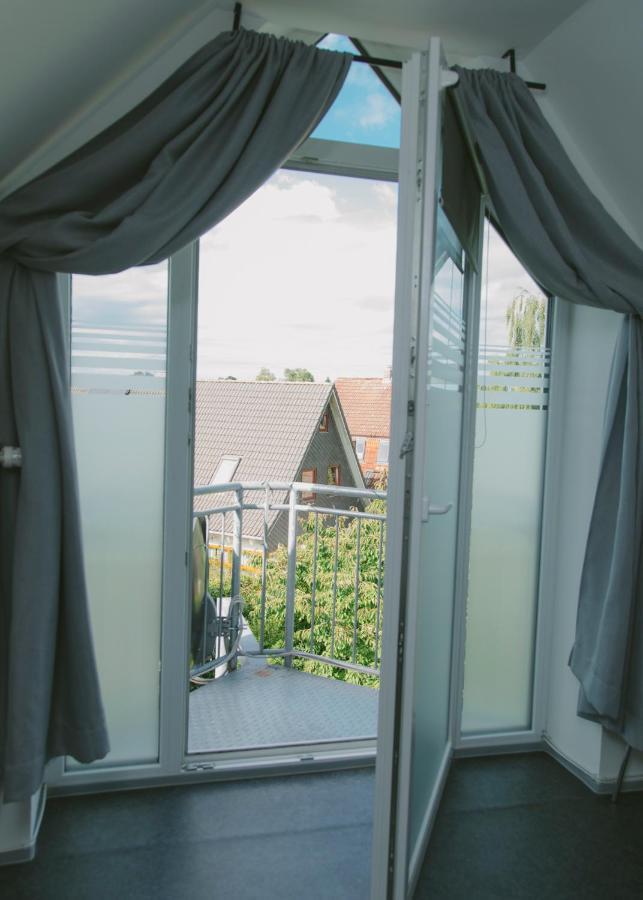 Gaestehaus Vigliarolo Gewerblich Jedes Zimmer Eigenes Bad Gemeinschaftskueche Elmshorn Buitenkant foto