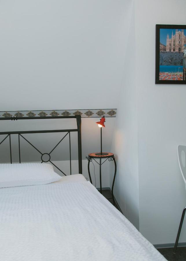 Gaestehaus Vigliarolo Gewerblich Jedes Zimmer Eigenes Bad Gemeinschaftskueche Elmshorn Buitenkant foto