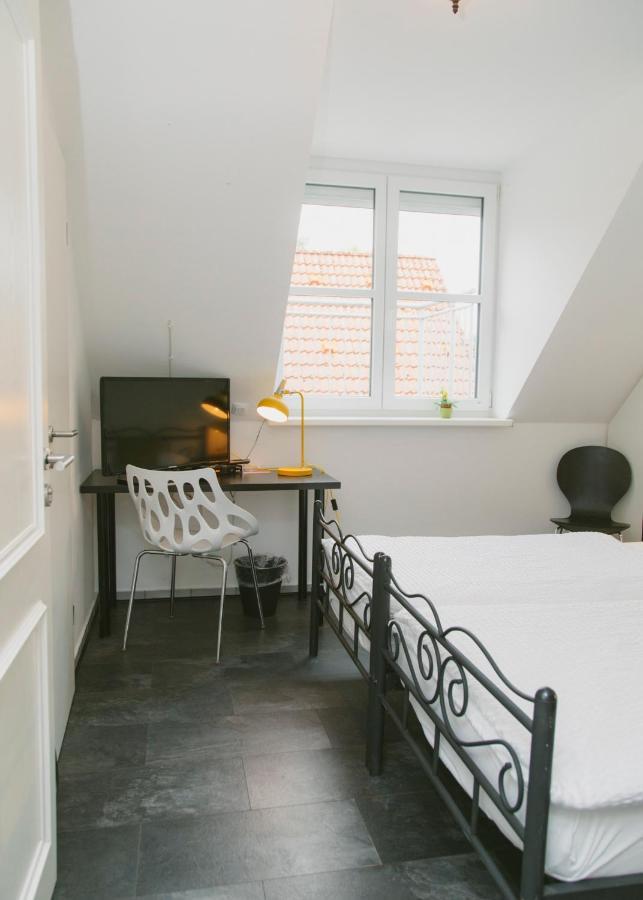 Gaestehaus Vigliarolo Gewerblich Jedes Zimmer Eigenes Bad Gemeinschaftskueche Elmshorn Buitenkant foto