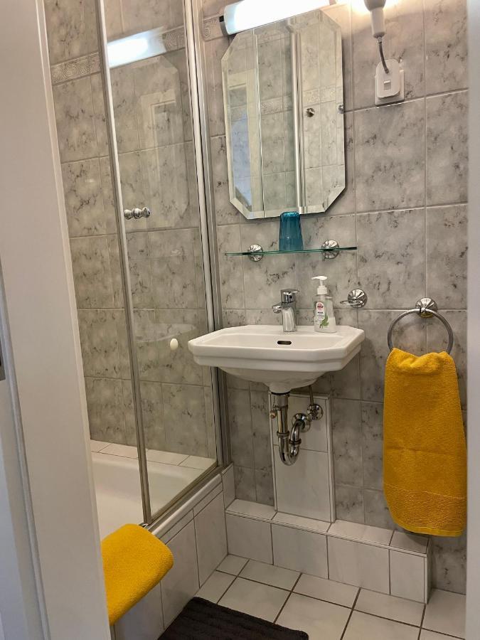 Gaestehaus Vigliarolo Gewerblich Jedes Zimmer Eigenes Bad Gemeinschaftskueche Elmshorn Buitenkant foto