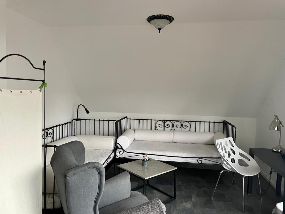 Gaestehaus Vigliarolo Gewerblich Jedes Zimmer Eigenes Bad Gemeinschaftskueche Elmshorn Buitenkant foto