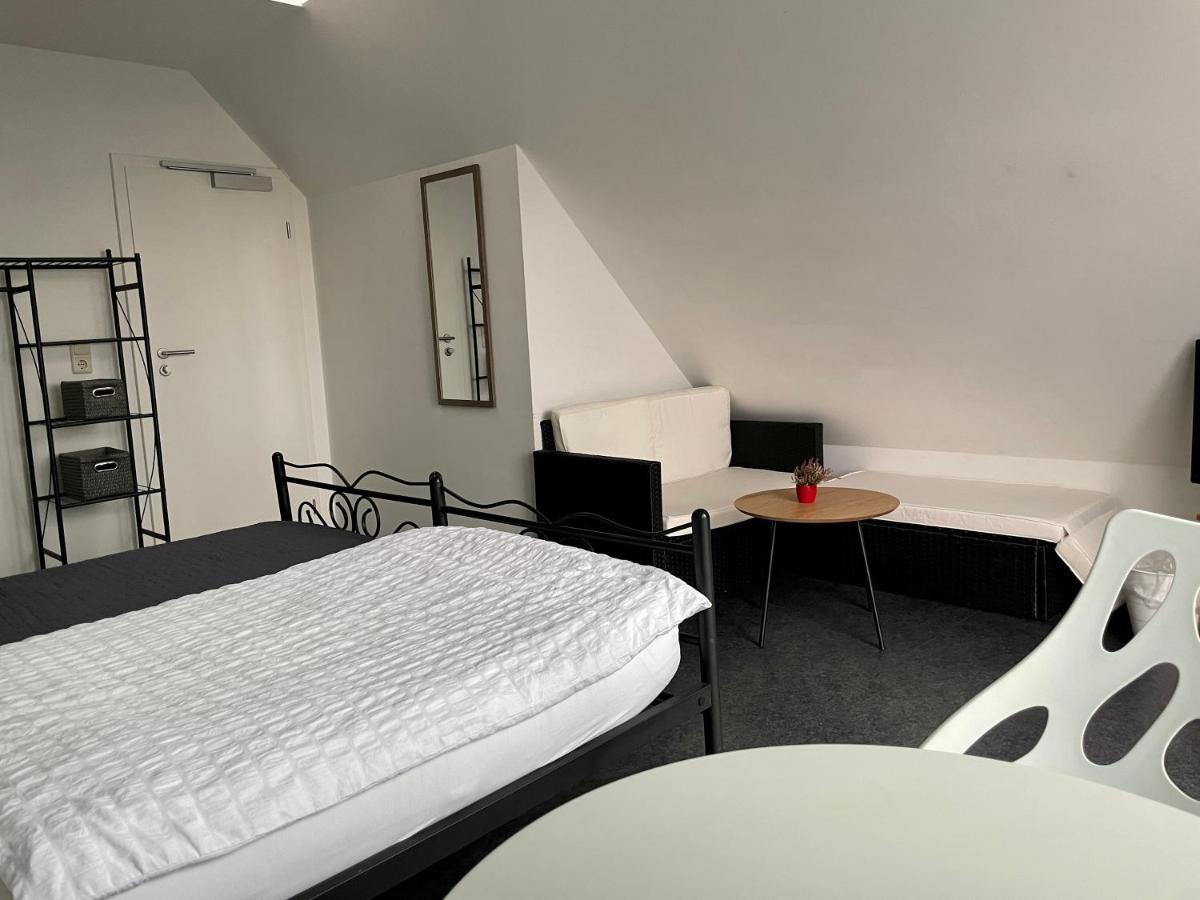 Gaestehaus Vigliarolo Gewerblich Jedes Zimmer Eigenes Bad Gemeinschaftskueche Elmshorn Buitenkant foto