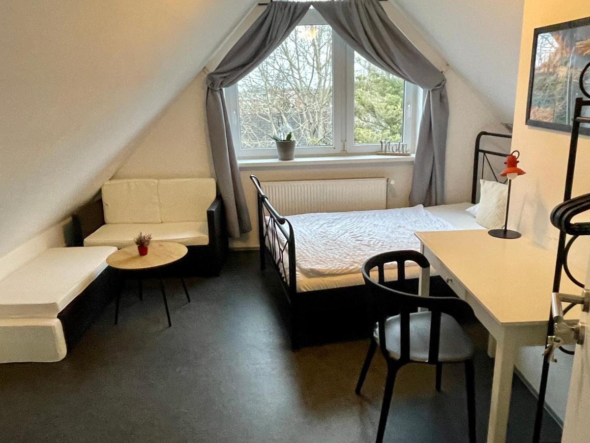 Gaestehaus Vigliarolo Gewerblich Jedes Zimmer Eigenes Bad Gemeinschaftskueche Elmshorn Buitenkant foto