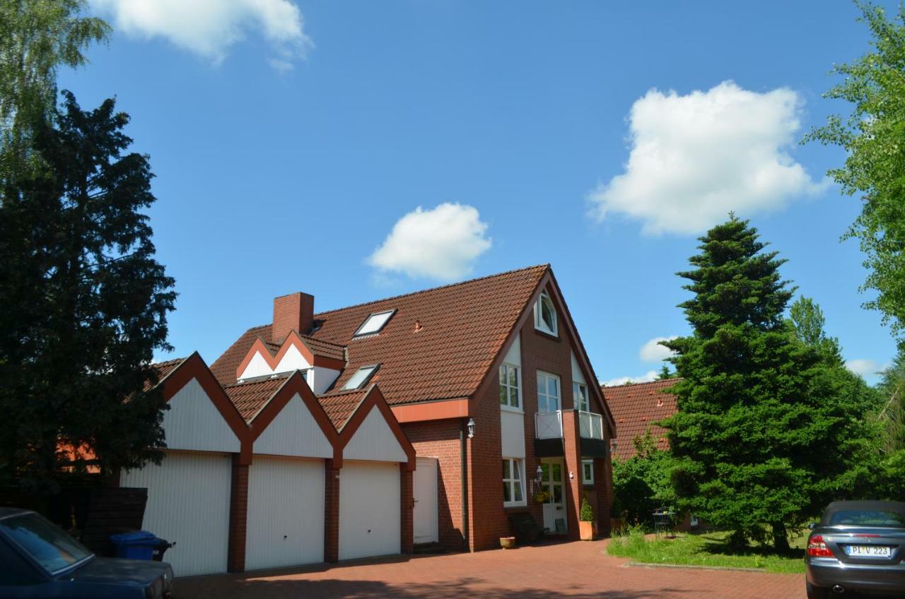 Gaestehaus Vigliarolo Gewerblich Jedes Zimmer Eigenes Bad Gemeinschaftskueche Elmshorn Buitenkant foto